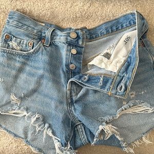 LEVIS 501 SHORTS SIZE 26